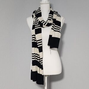 NWT GAP Black And Cream Striped Scarf